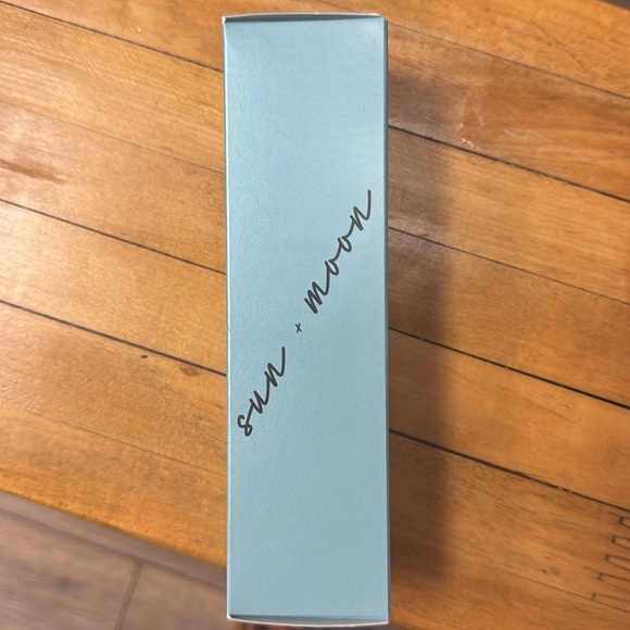 Sun and moon seize the day pump perfect daily facial moisturizer - Picture 2 of 4